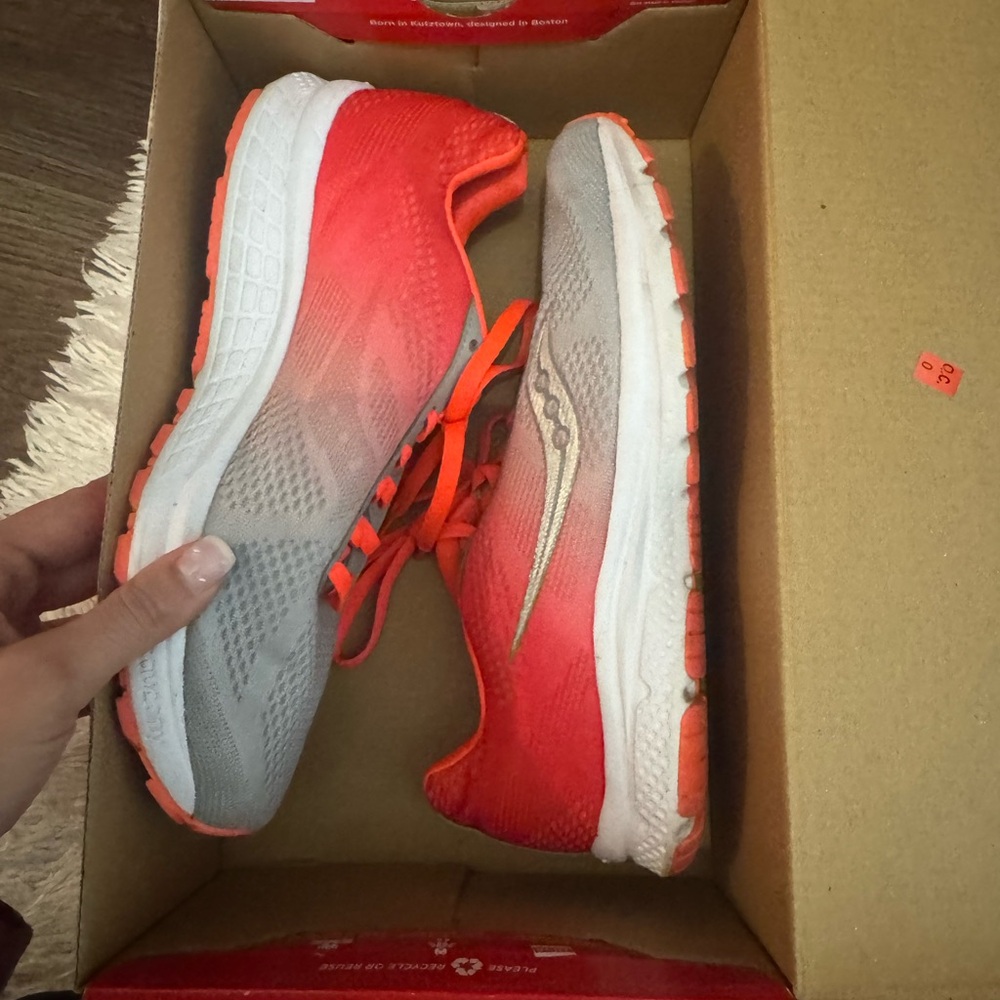 Saucony Vibrant grid nova shoe